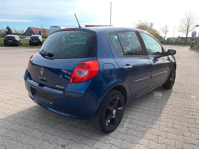 Gebraucht Renault Clio II 111 PS (81 kW) 2007 Blau Kleinwagen