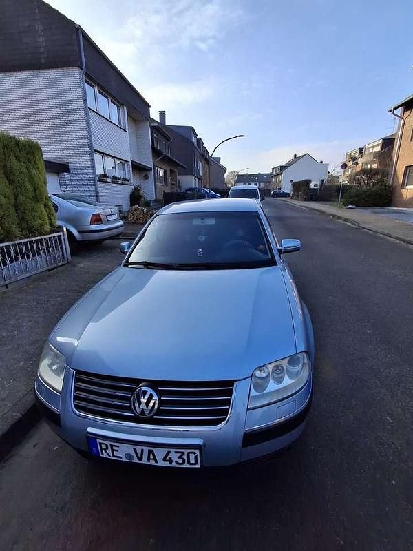 Gebraucht VW Passat 150 PS (110 kW) 2002 Blau Limousine
