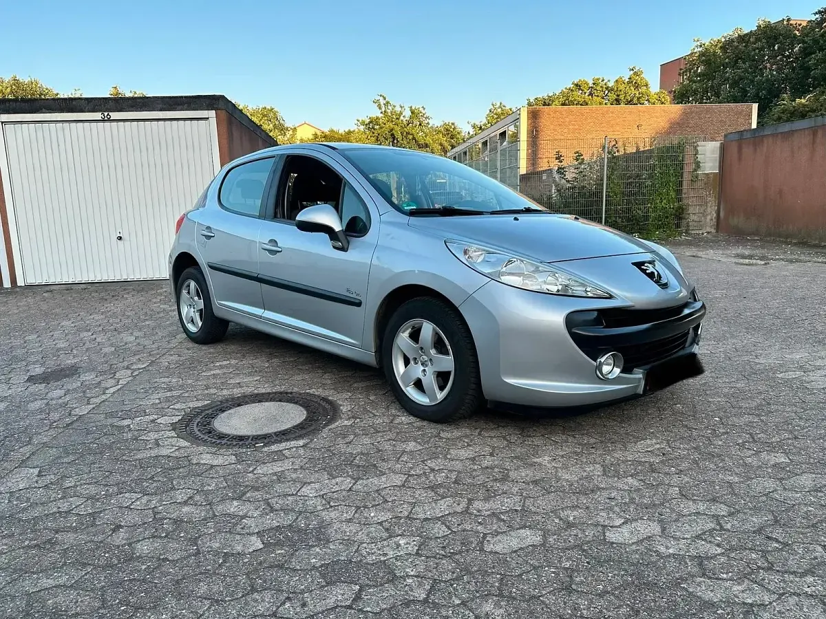 Gebraucht Peugeot 207 73 PS (53 kW) 2010 Grau Kleinwagen