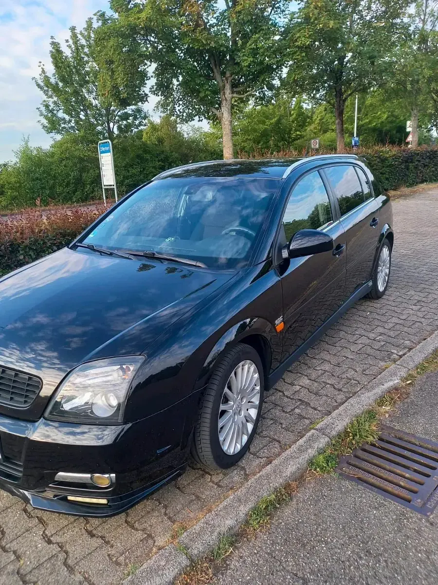 Gebraucht Opel Signum 176 PS (129 kW) 2008 Schwarz Kleinwagen