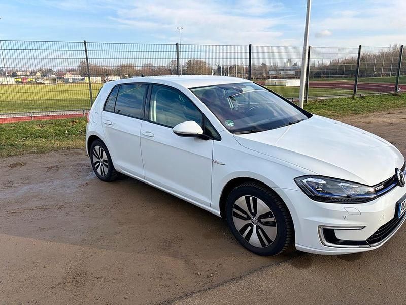 Gebraucht VW Golf 100 kW (136 PS) 2018 Weiß Limousine