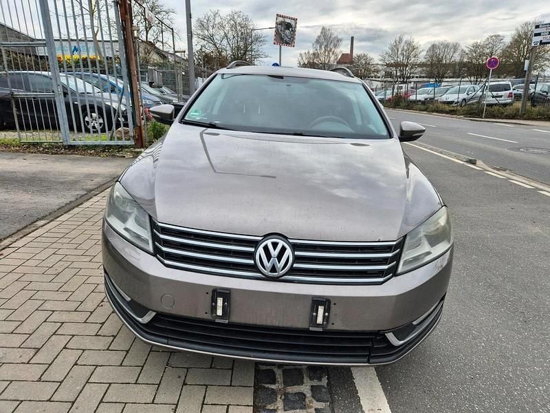 Gold Gebraucht 2011 VW Passat Trendline Kombi | 5.350 € (Superpreis) - Bild 1/4