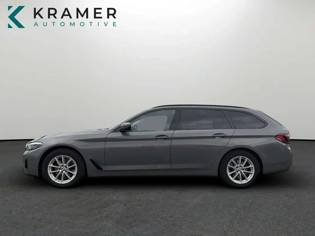 Gebraucht BMW 520 190 PS (139 kW) 2021 Berninagrau bernsteineffekt me Kombi