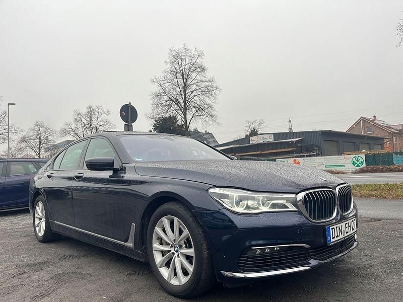 Gebraucht BMW 750 Performance 400 PS (294 kW) 2018 Imperialblau brillanteffekt me Limousine