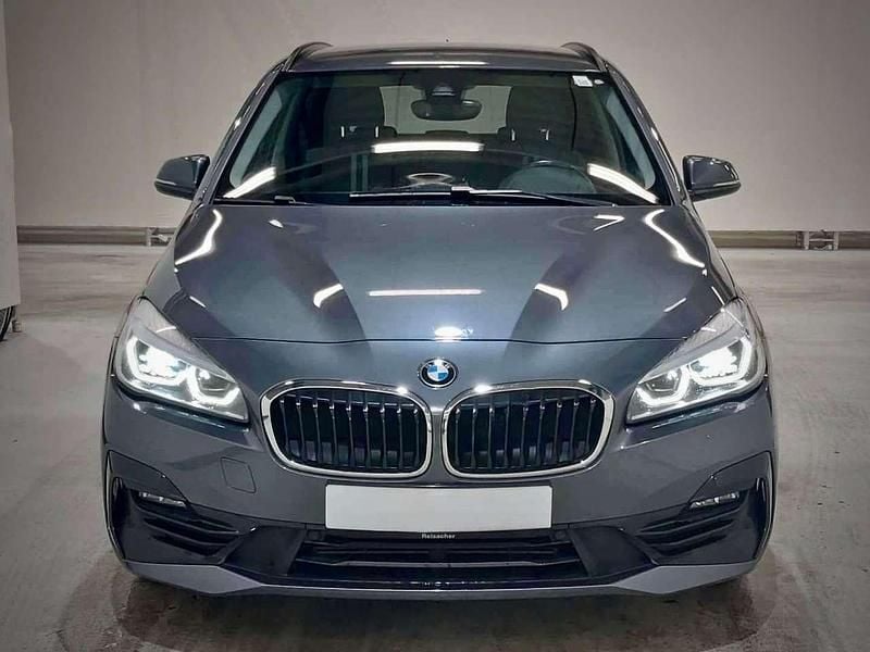 Mineralgrau metallic Gebraucht 2021 BMW 218 Active Tourer Sport Line Van / Kleinbus | 18.990 € (Guter Preis) - Bild 1/4