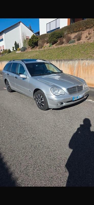 Silber Gebraucht 2001 Mercedes C220 Kombi | 2.600 € (Fairer Preis) - Bild 1/4