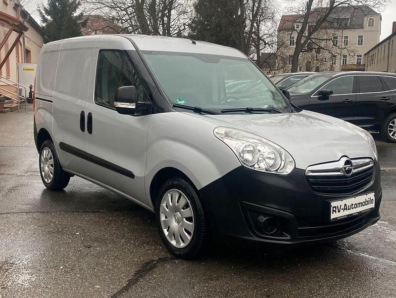 Gebraucht Opel Combo 90 PS (66 kW) 2016 Silber Van / Kleinbus