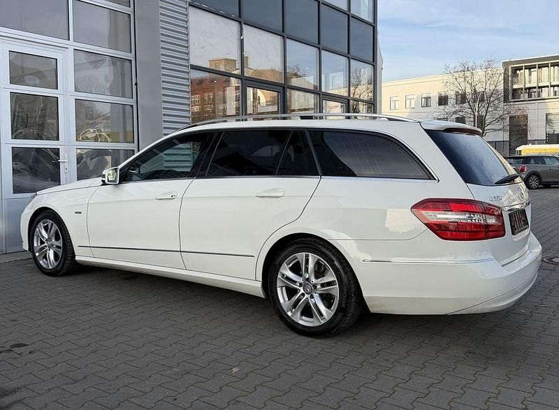Gebraucht Mercedes E220 170 PS (125 kW) 2011 Weiß Limousine