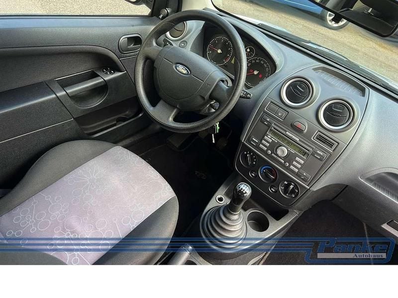 Gebraucht Ford Fiesta Ambiente 69 PS (50 kW) 2006 Silber Kleinwagen