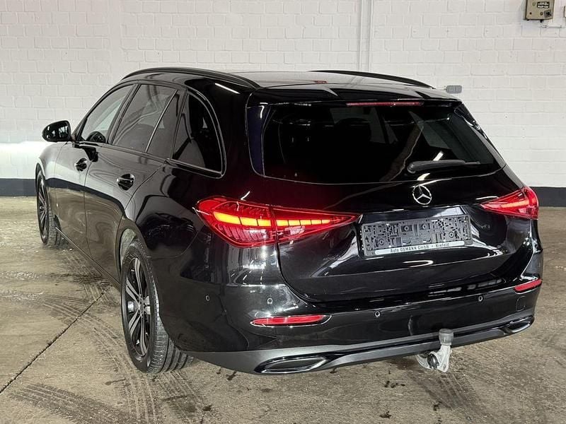 Gebraucht Mercedes C200 Avantgarde 163 PS (119 kW) 2023 Obsidianschwarz  metalliclack Kombi