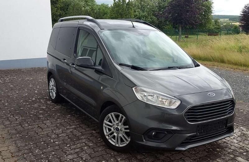 Gebraucht Ford Tourneo Titanium 101 PS (74 kW) 2019 Grau Kombi