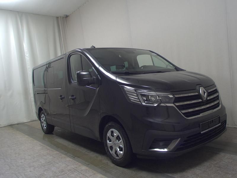 Gebraucht Renault Trafic Life 150 PS (110 kW) 2023 Mitternachtsschwarz Van / Kleinbus