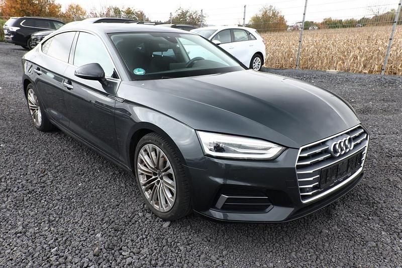 Gebraucht Audi A5 Sportback Sport 150 PS (110 kW) 2019 Metallic Kleinwagen
