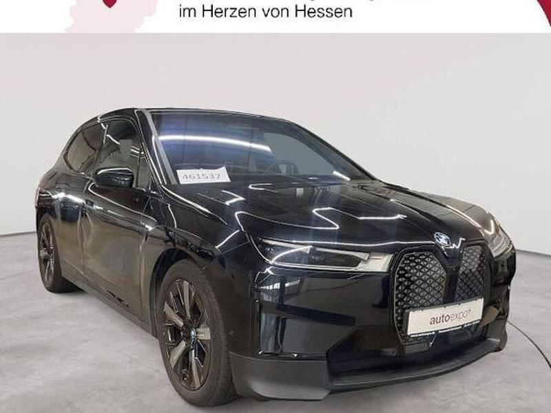 Saphirschwarz metallic Gebraucht 2022 BMW iX Shadowline SUV | 55.290 € (Fairer Preis) - Bild 1/4