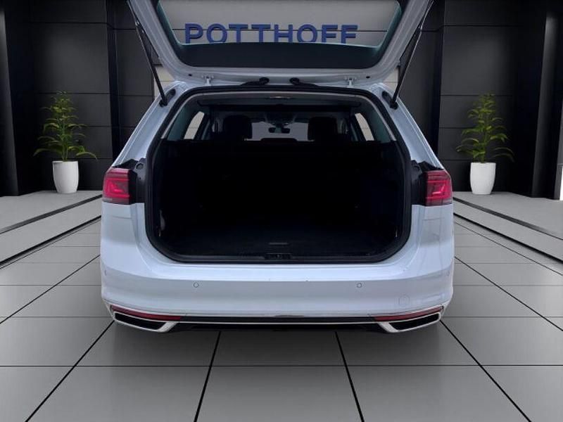 Gebraucht VW Passat Elegance 150 PS (110 kW) 2023 Weiss Kombi