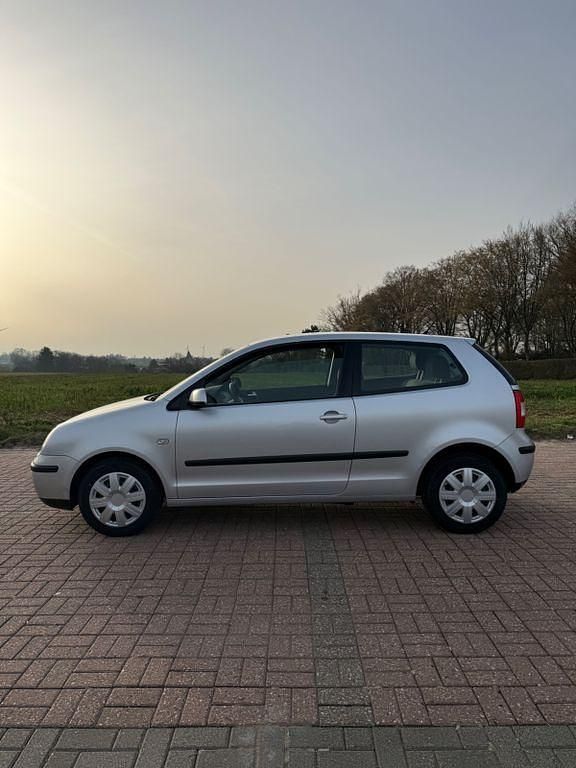 Gebraucht VW Polo 64 PS (47 kW) 2003 Silber Kleinwagen