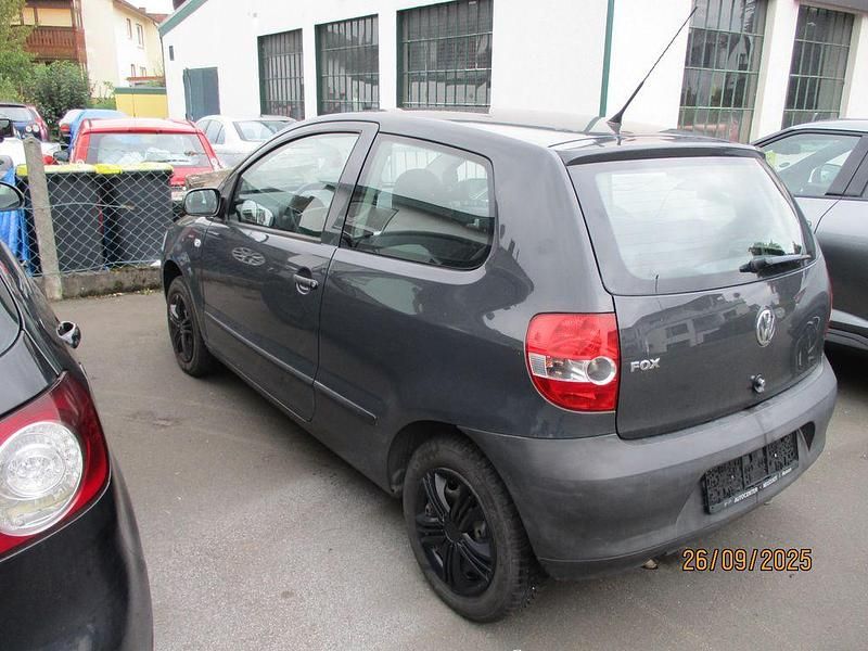Gebraucht VW Fox 54 PS (39 kW) 2010 Schwarz Kleinwagen