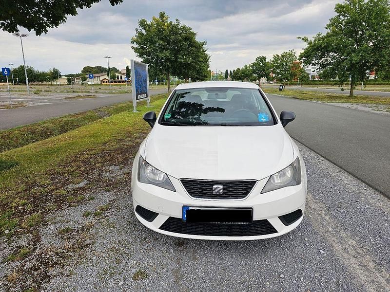 Weiß Gebraucht 2013 Seat Ibiza SC Reference Kleinwagen | 3.500 € (Guter Preis) - Bild 1/4