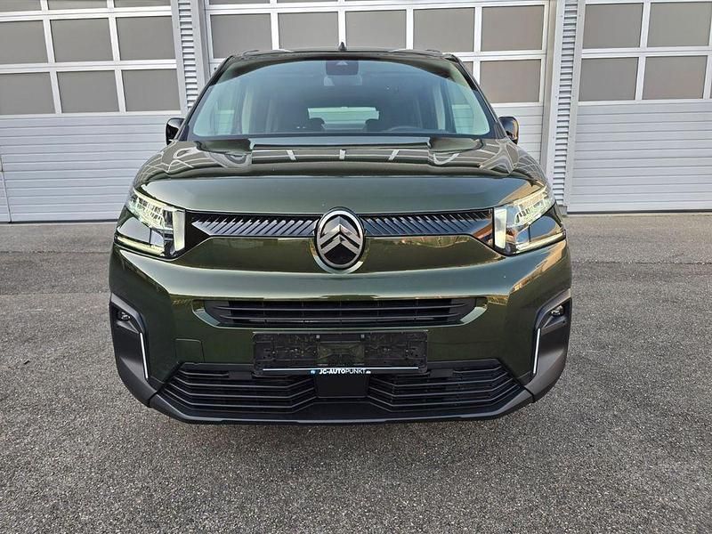 Neu Citroën Berlingo 131 PS (96 kW) 2025 Sirkkagrün metallic Van / Kleinbus