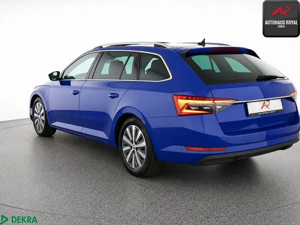 Gebraucht Skoda Superb 150 PS (110 kW) 2023 Energyblau Kombi