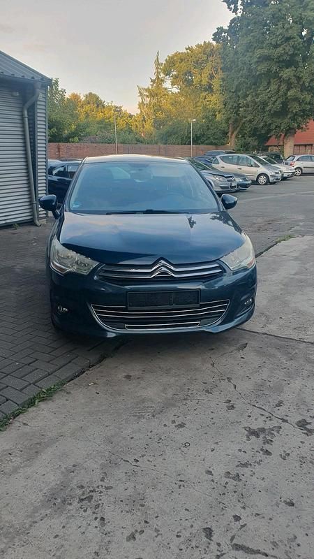 Blau Gebraucht 2010 Citroën C4 Limousine | 3.499 € (Teuer) - Bild 1/4