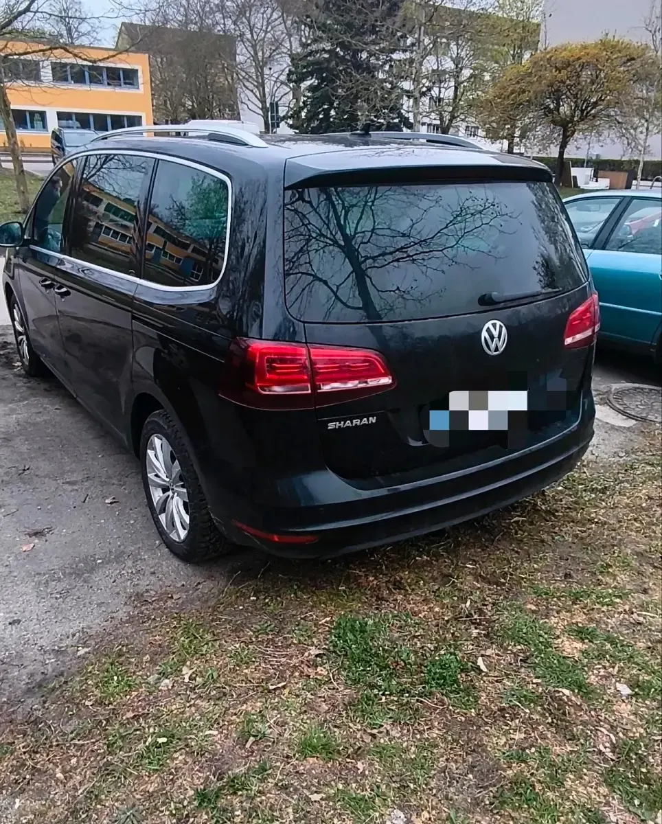 Gebraucht VW Sharan 150 PS (110 kW) 2022 Schwarz Van / Kleinbus