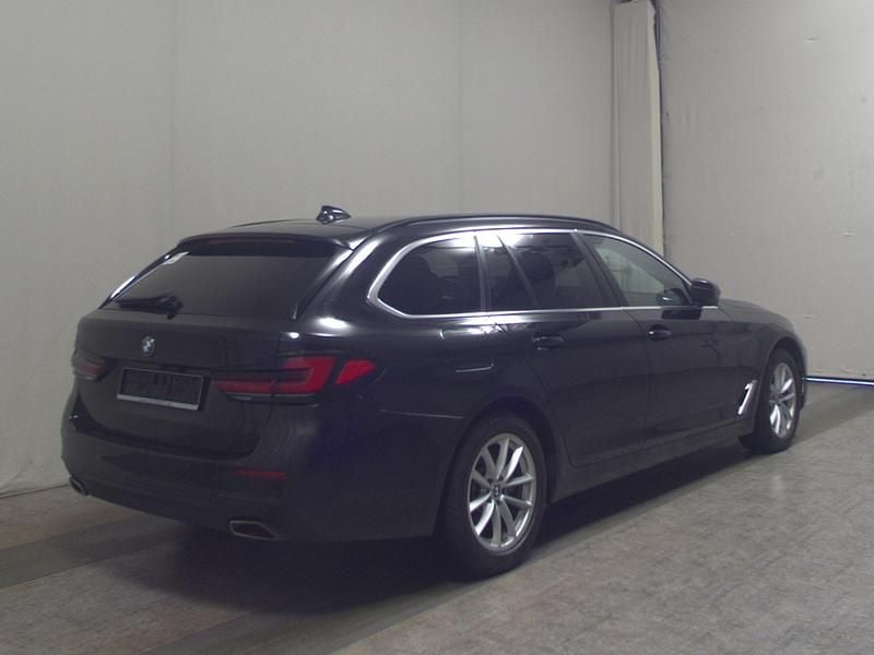 Gebraucht BMW 520 190 PS (139 kW) 2023 Schwarz Kombi