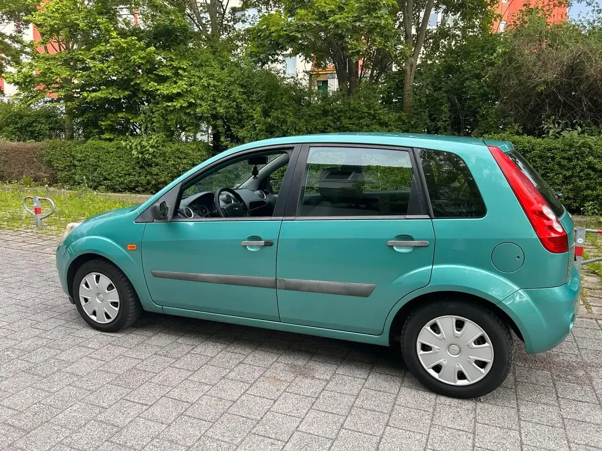 Gebraucht Ford Fiesta 69 PS (50 kW) 2007 Grün Kleinwagen