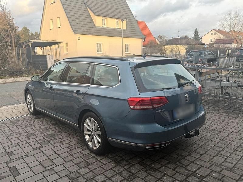 Gebraucht VW Passat Comfortline 239 PS (175 kW) 2015 Blau Kombi