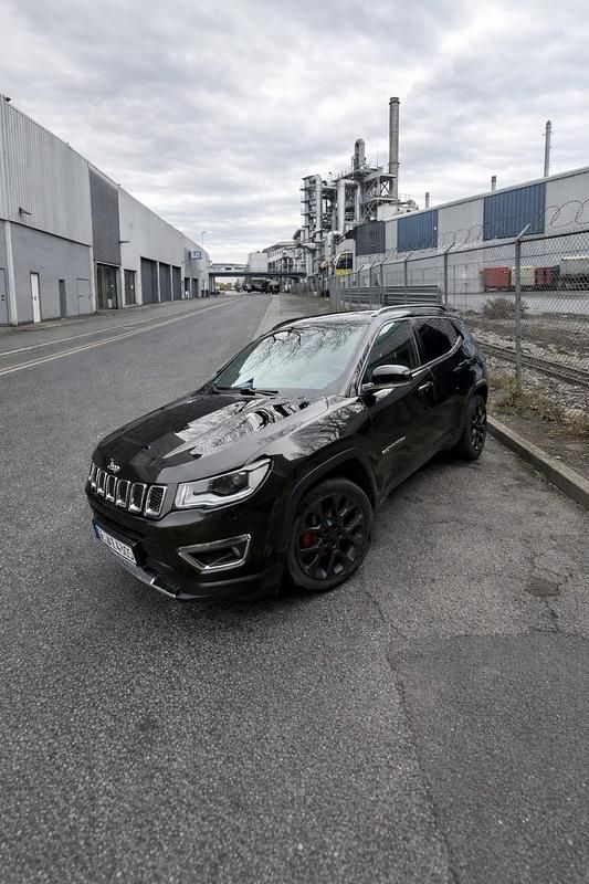 Gebraucht Jeep Compass 150 PS (110 kW) 2021 Schwarz SUV