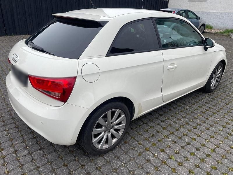 Gebraucht Audi A1 Attraction 105 PS (77 kW) 2010 Weiß Kleinwagen