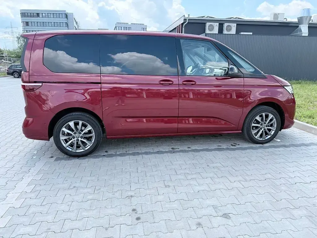 Gebraucht VW Multivan Life 150 PS (110 kW) 2024 Rot Van / Kleinbus