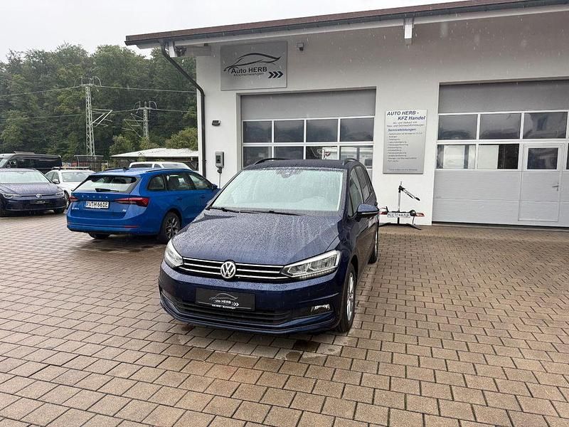 Blau Gebraucht 2020 VW Touran Comfortline Van / Kleinbus | 16.500 € (Fairer Preis) - Bild 1/4