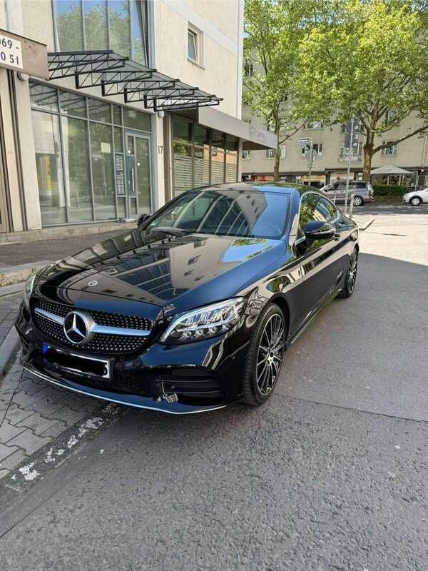 Schwarz Gebraucht 2019 Mercedes C200 AMG line Coupé | 31.000 € (Fairer Preis) - Bild 1/4