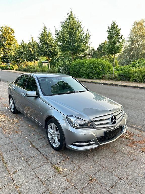 Grau Gebraucht 2011 Mercedes C180 Limousine | 14.450 € (Fairer Preis) - Bild 1/4