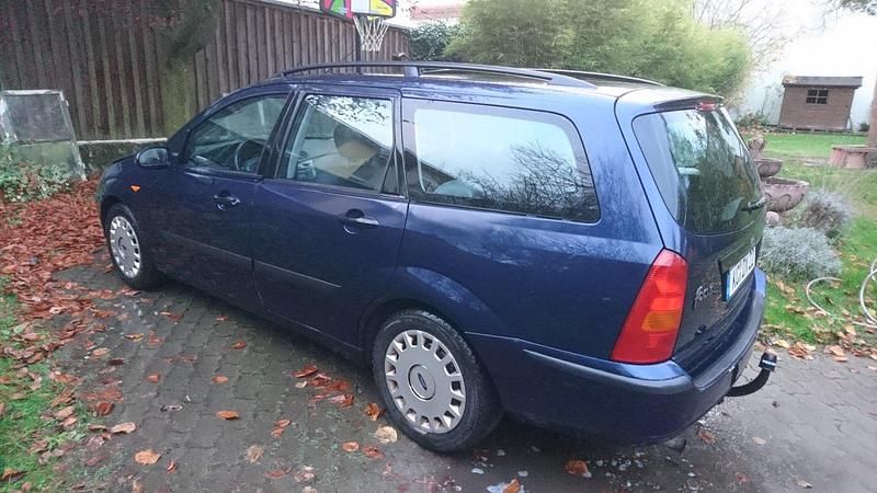 Blau Gebraucht 2004 Ford Focus Kombi | 400 € (Superpreis) - Bild 1/4