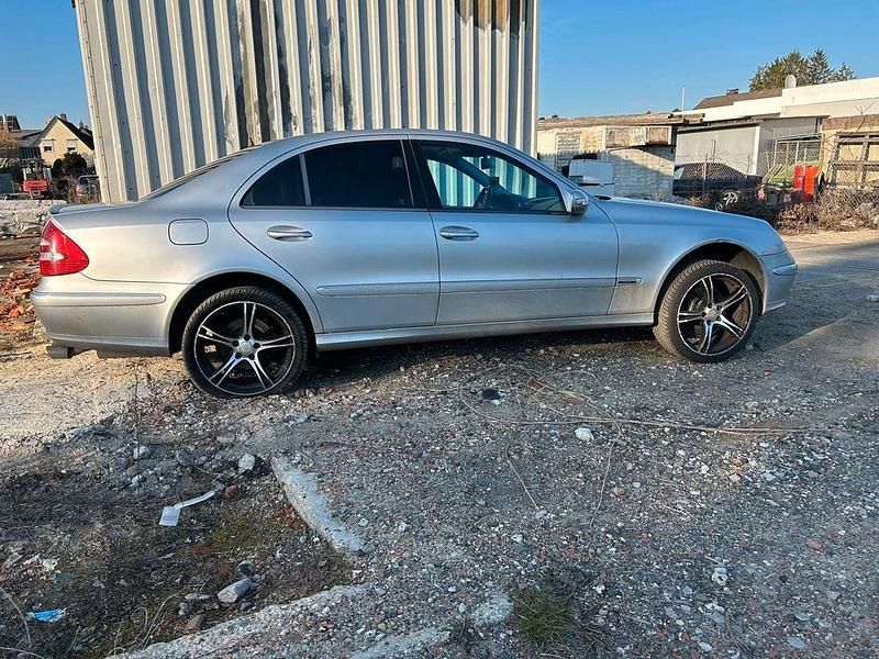 Gebraucht Mercedes E500 306 PS (225 kW) 2002 Grau Limousine