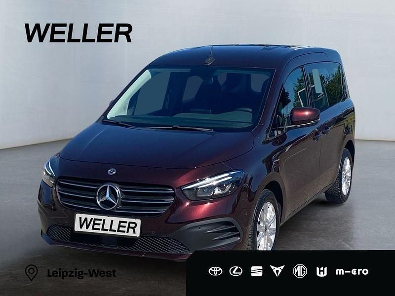 Rot Gebraucht 2022 Mercedes T180 Van / Kleinbus | 26.990 € (Fairer Preis) - Bild 1/3