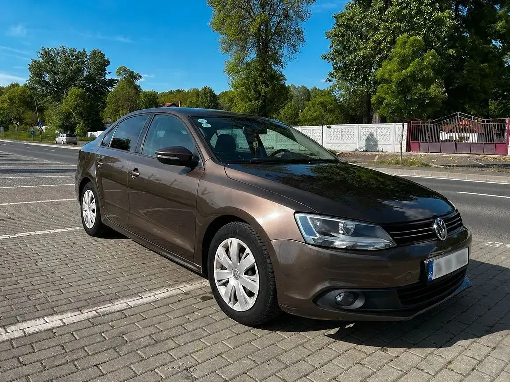 Gebraucht VW Jetta Comfortline 105 PS (77 kW) 2011 Braun Limousine