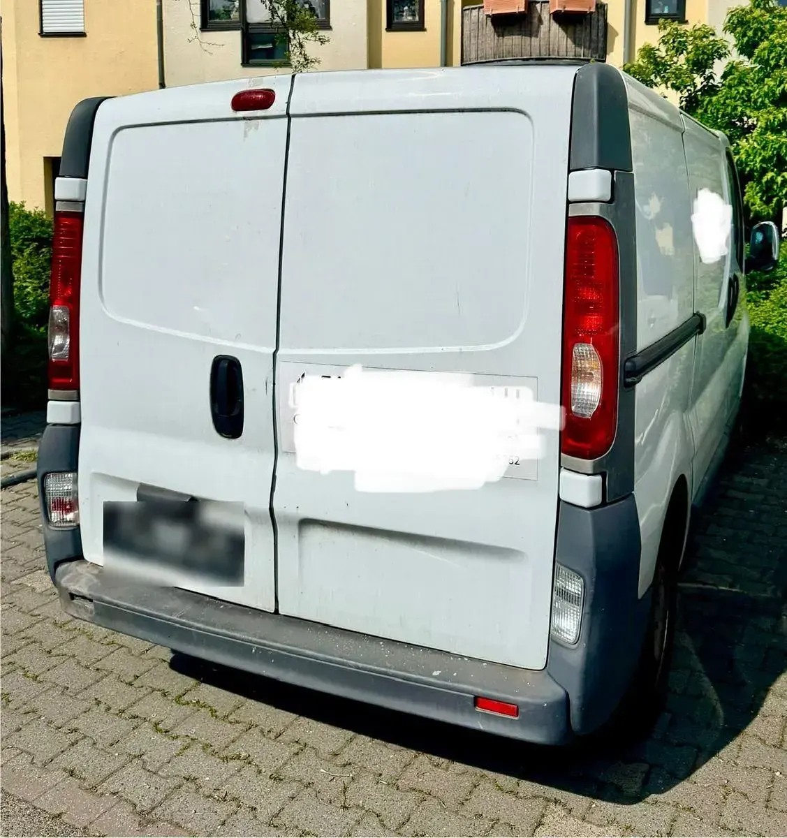 Second-hand Opel Vivaro 90 CP (66 kW) 2010 Alb Monovolum