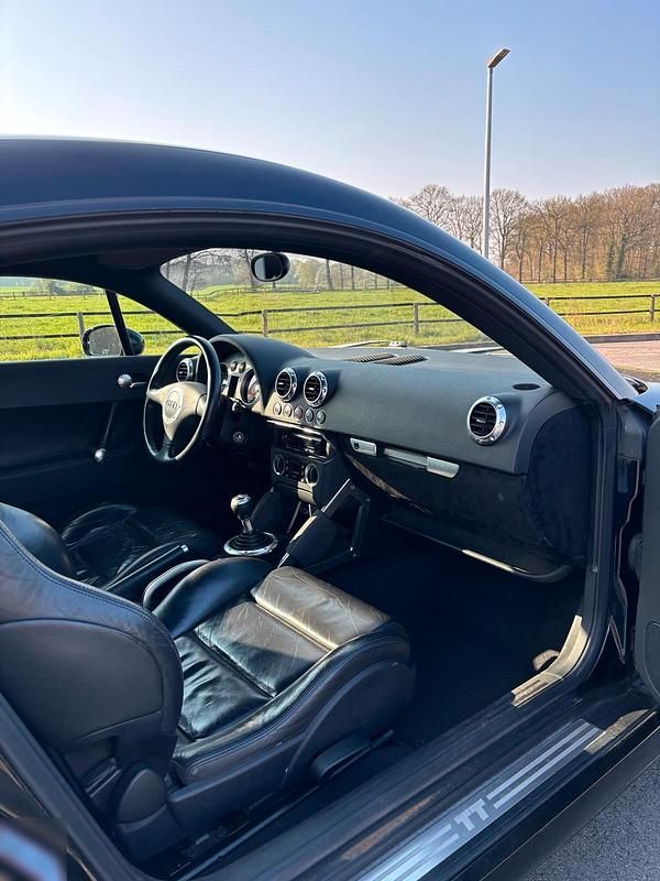 Second-hand Audi TT 179 CP (131 kW) 2003 Negru Coupe