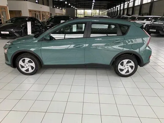Neu Hyundai Bayon Select 101 PS (74 kW) 2025 Gruen SUV