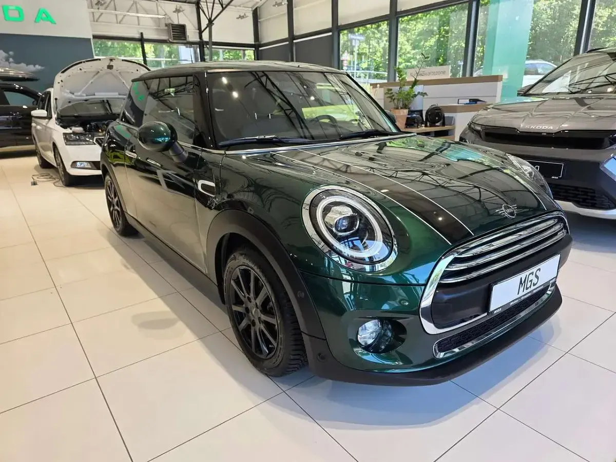 Gebraucht Mini ONE 102 PS (75 kW) 2018 British racing green ii metallic Kleinwagen