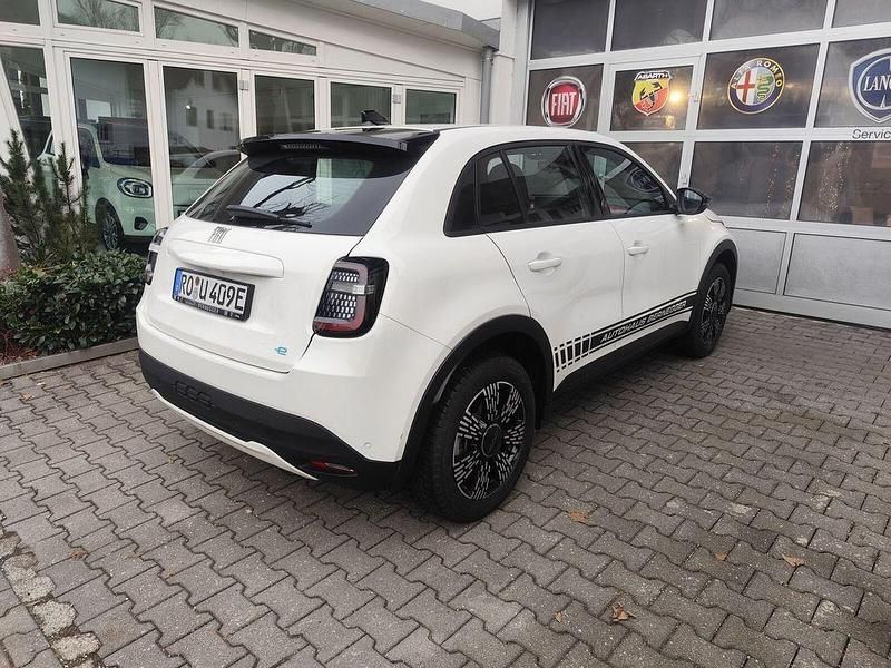Gebraucht Fiat 600E Red 114 kW (156 PS) 2025 Weiß Limousine