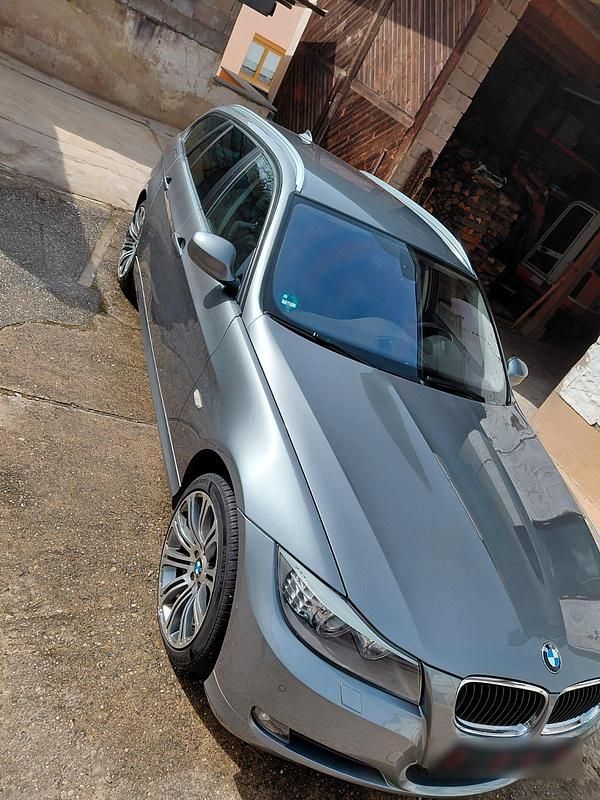 Gebraucht BMW 320 183 PS (134 kW) 2010 Grau Kombi