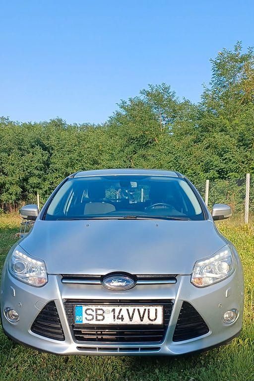 Silber Gebraucht 2013 Ford Focus Titanium Limousine | 5.350 € (Guter Preis) - Bild 1/4
