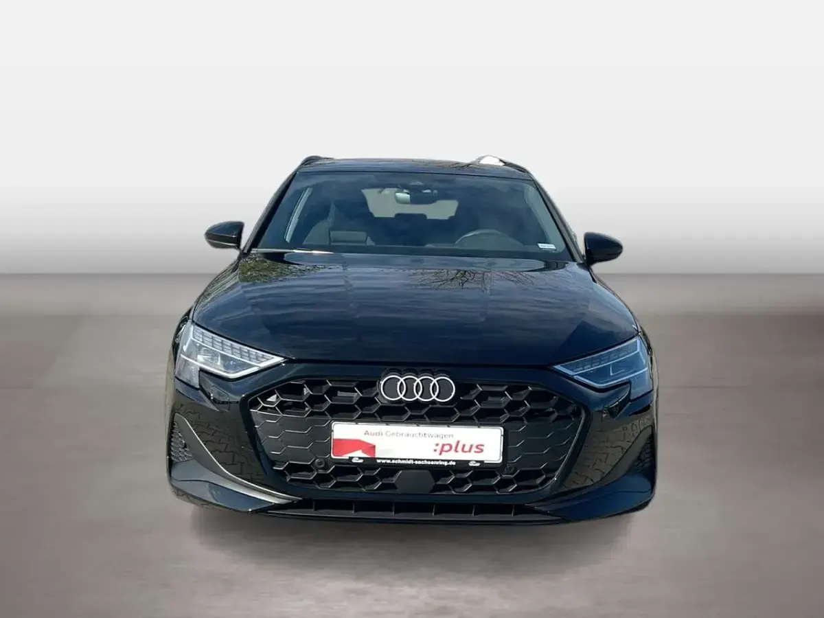 Gebraucht Audi A3 Ambiente 116 PS (85 kW) 2025 Schwarz Limousine