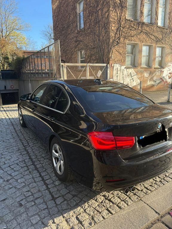 Gebraucht BMW 320 Advantage 163 PS (119 kW) 2016 Schwarz Limousine
