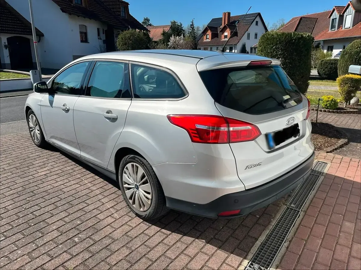 Gebraucht Ford Focus 119 PS (87 kW) 2015 Silber Kombi