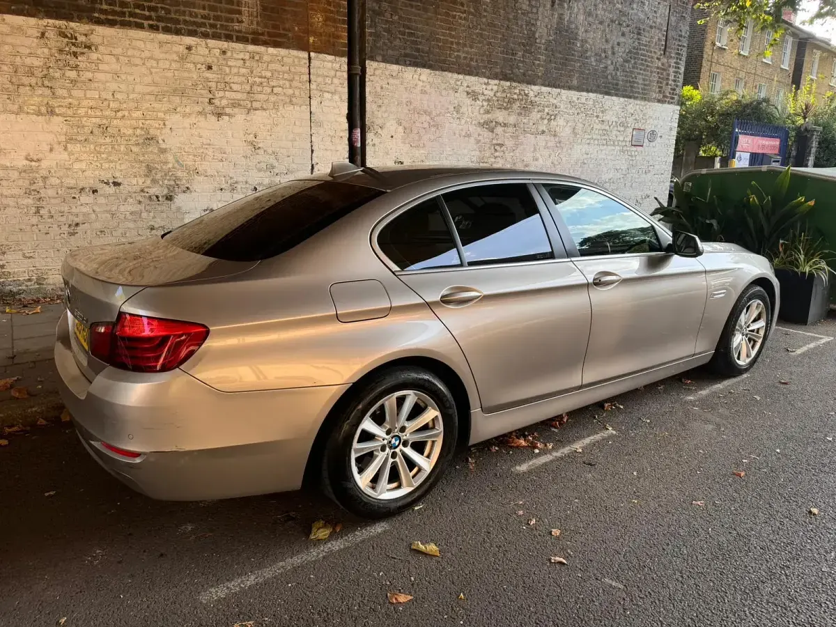Second-hand BMW 520 2015 Argintiu Berlinǎ